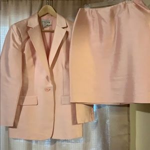 Oscar de la renta two piece silk suit size 12